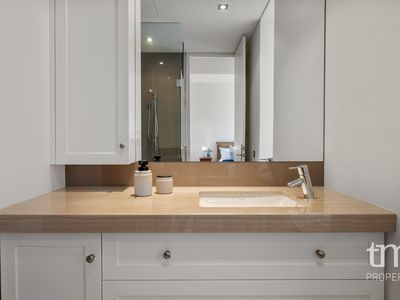 9 / 8 Mounts Bay Road, Crawley