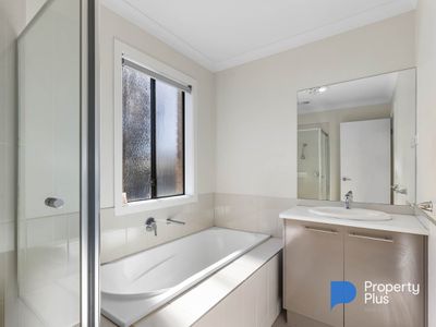 5 Deharl Court, Ascot