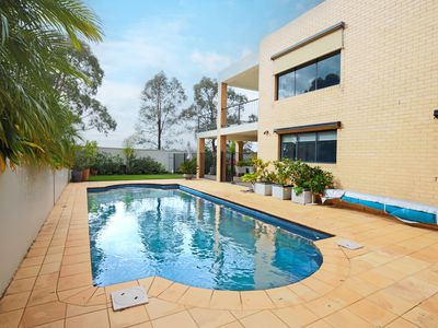 6 Knox Court, Kennington