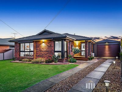 10 McKenry Place, Dandenong North