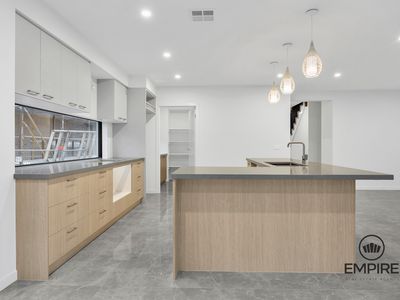 10 Sandalwood Crescent, Clyde North
