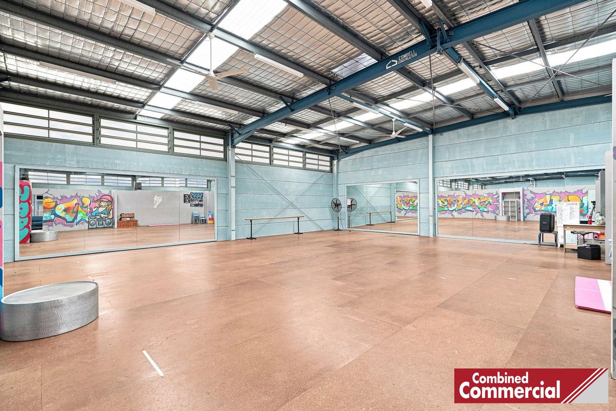 77 Jacaranda Avenue, Bradbury