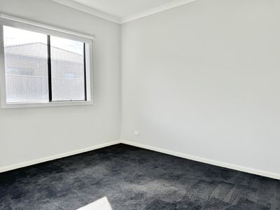 33 Rosewater Street, Manor Lakes