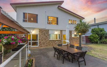 14 Field Way, Waikanae Beach