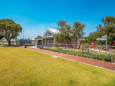 63 MURDOCH DRIVE, Singleton