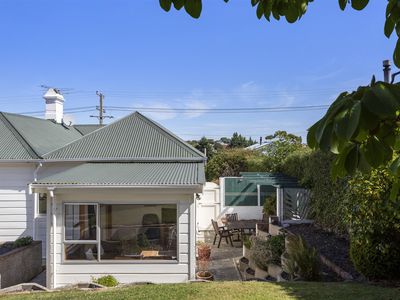 6 Bernard Street, Mornington