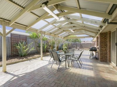8 Edinburgh Court, Werribee
