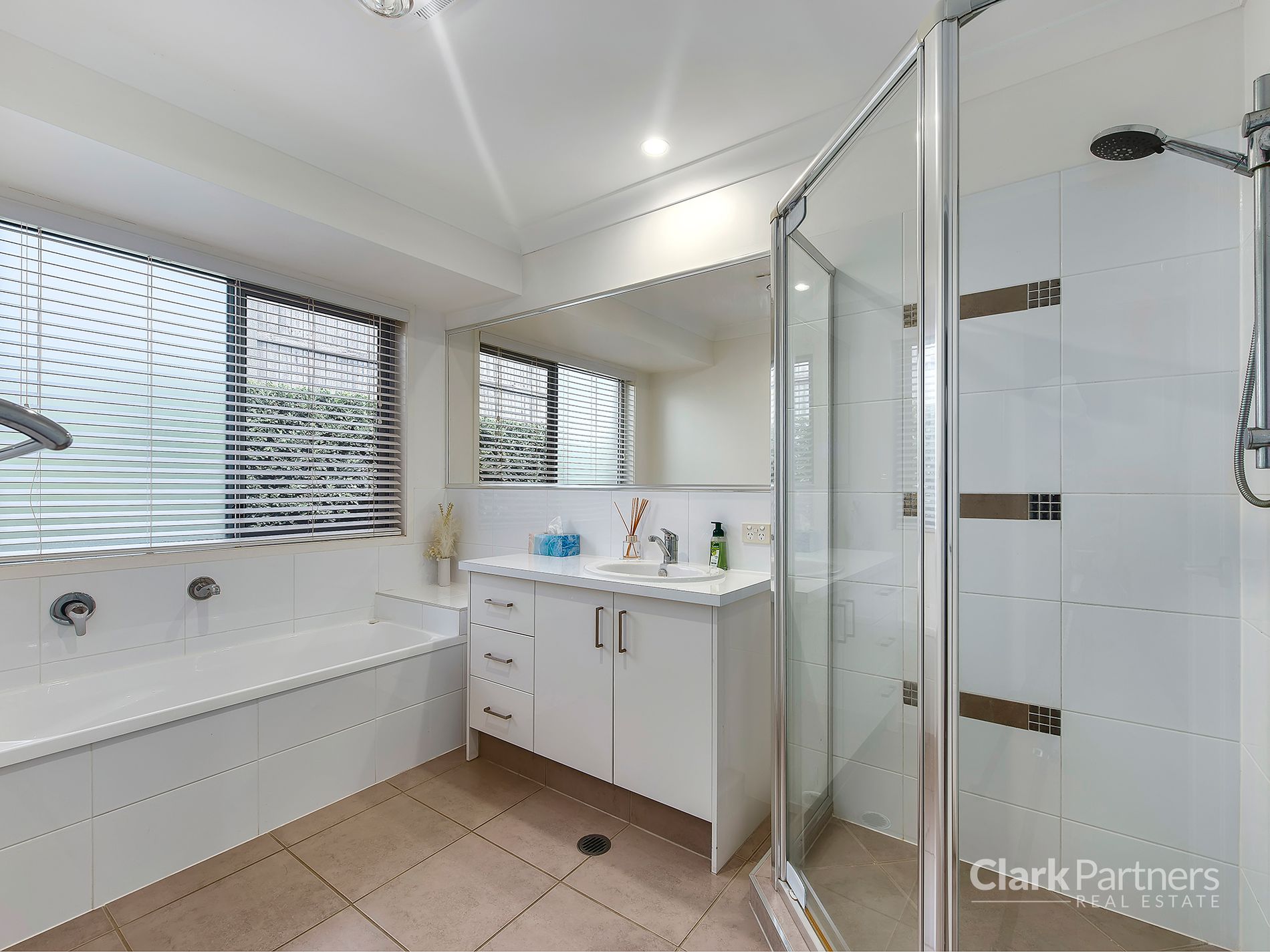 5 Curlew Court, Warner