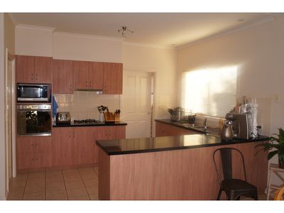 4 / 16 McTavish Boulevard, Horsham