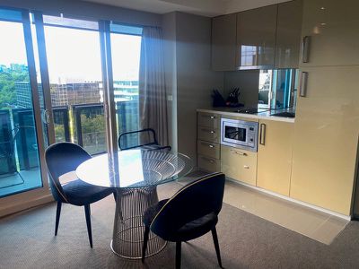 805 / 452 St Kilda Road, Melbourne