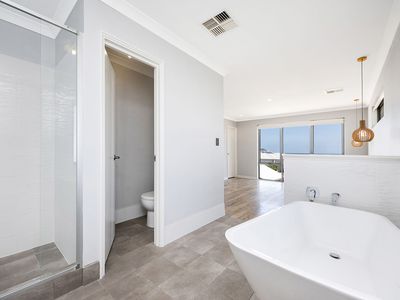 180 Lagoon Drive, Yanchep