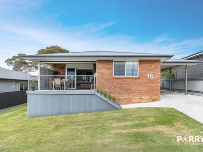 16 Therese Street, Bridport