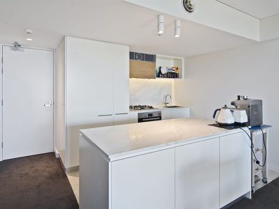 R215 / 200-220 Pacific Highway, Crows Nest