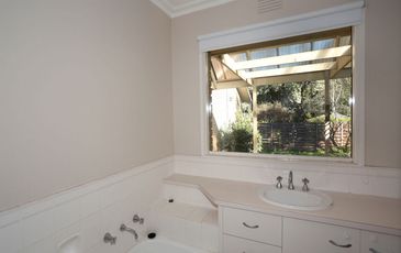 6 Young Street, Beaconsfield Upper