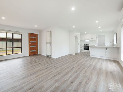 1 / 12 MCMAHON PLACE, West Wodonga