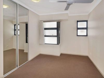 7 / 10 Albert Avenue, Broadbeach