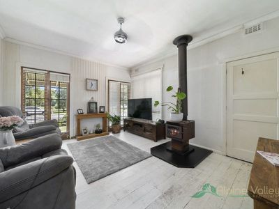 64 Lakeside Avenue, Mount Beauty