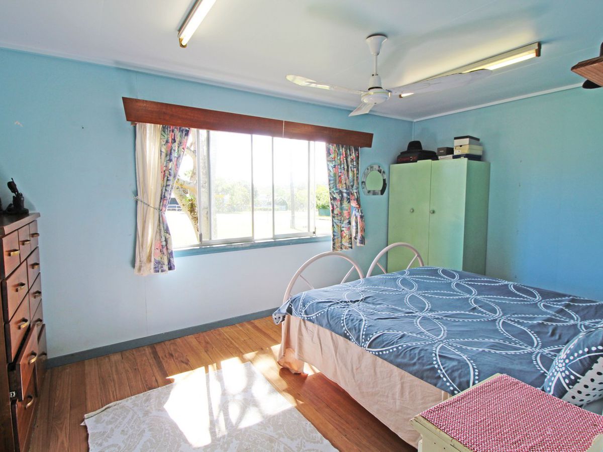 63 Planet Avenue, Atherton