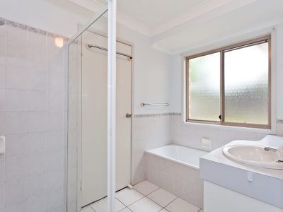 2 / 143 Amarina Avenue, Mooloolaba