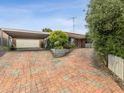 7 Reta Close, Leopold
