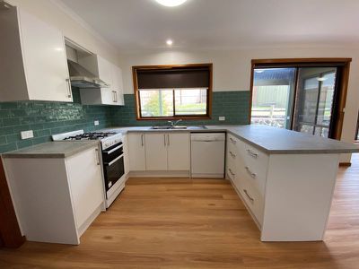 4 Royal Crescent, Hamlyn Heights