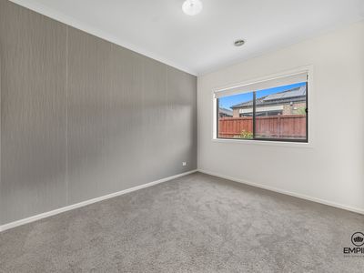 11 Pygoraa Way, Clyde North