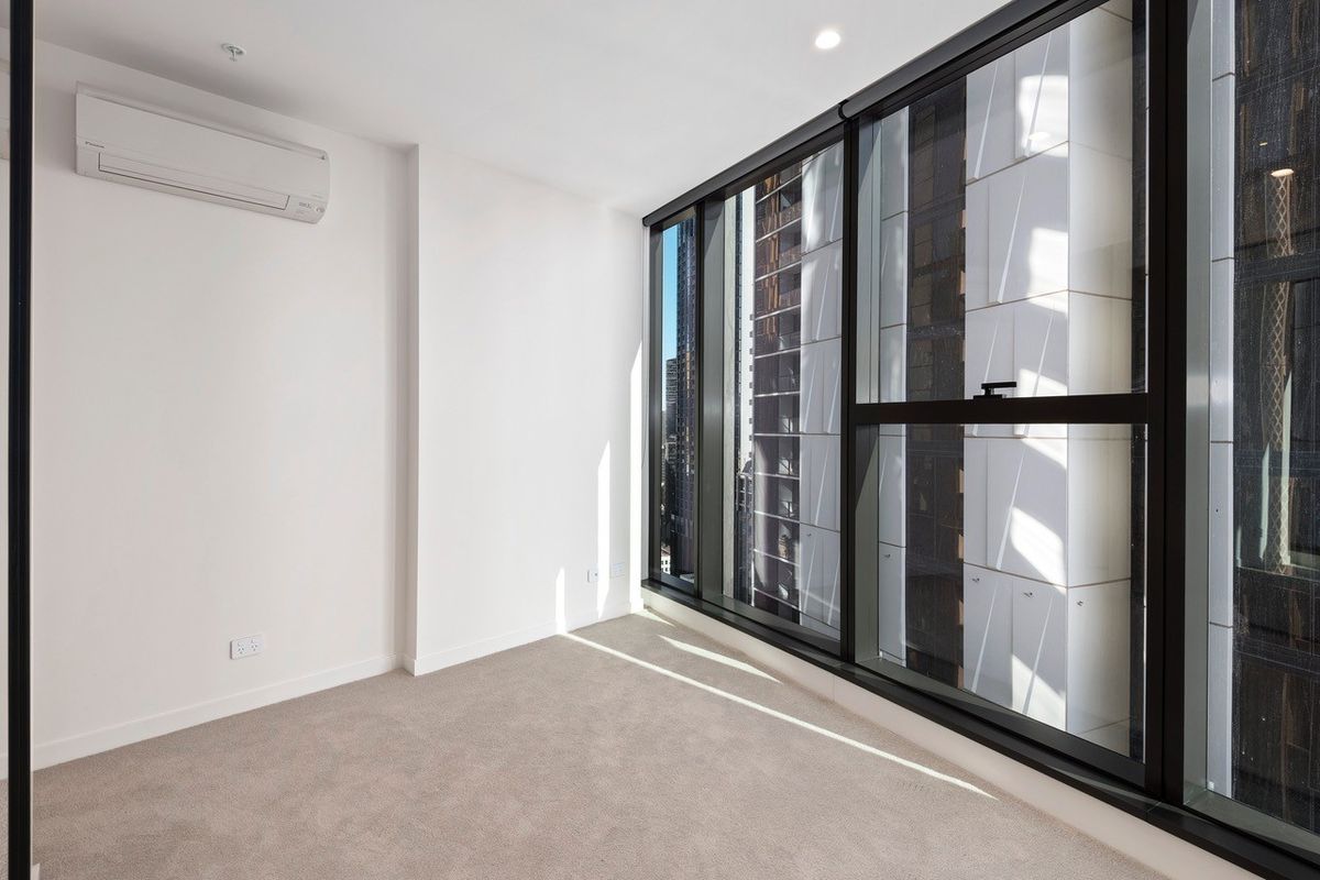 2004/23 Mackenzie Street, Melbourne