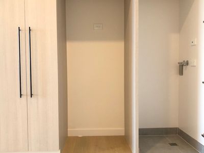 21012 / 864 Blackburn Road, Clayton
