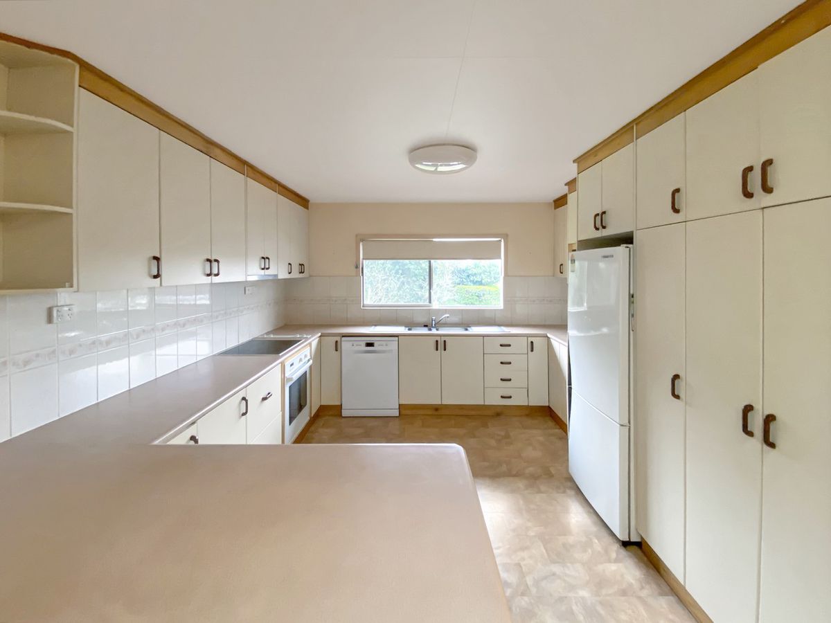 8394 Kennedy Highway, Atherton