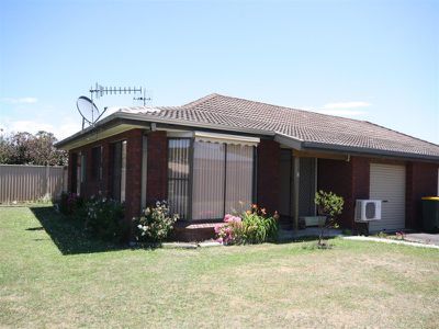 2 / 11 Freestone Crescent, Wynyard