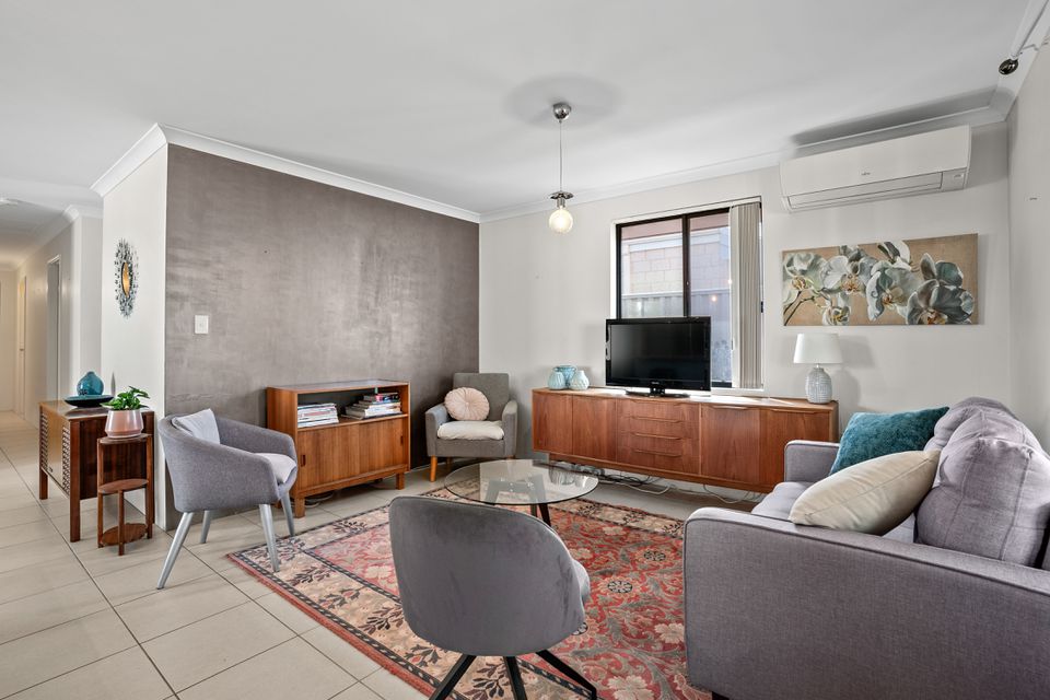 2 PENDRAGON LANE, Baldivis