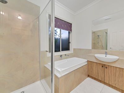 50 Hal Porter Terrace, Lynbrook