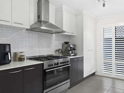 9 Feathertail Place, Wakerley