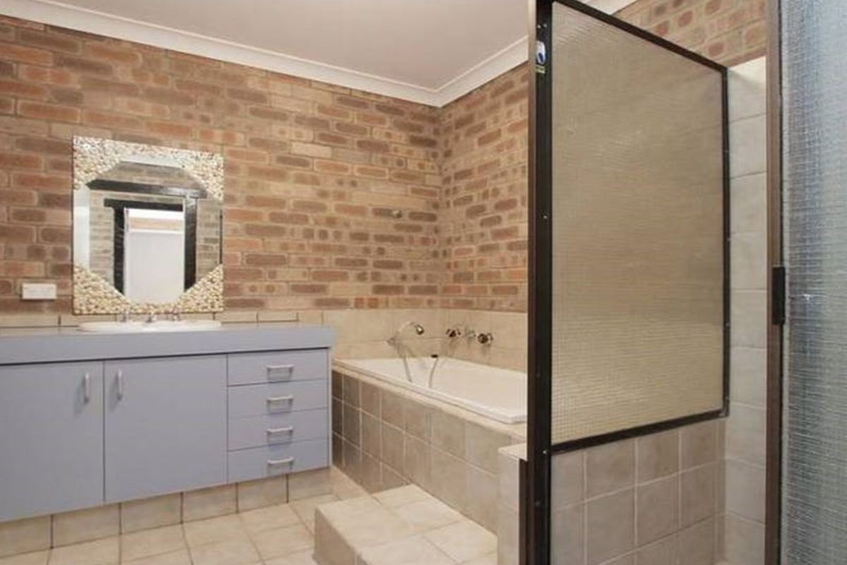 16 Livingstone Drive, Canning Vale