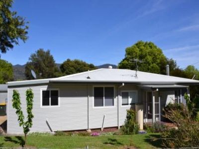 27 Mountain Avenue, Mount Beauty