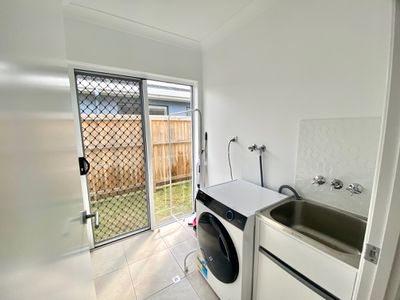 5 Creekview Parade, Bentley Park