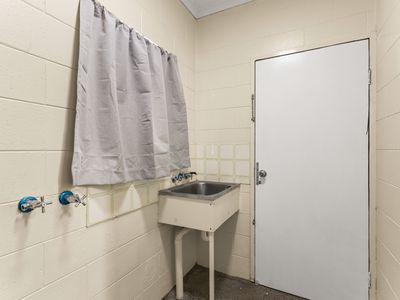 25 Hollywood Boulevard, White Rock