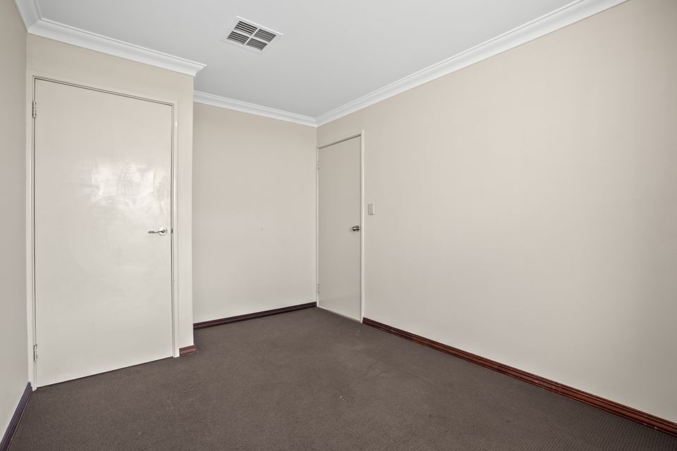 16 Frigate Close, Waikiki