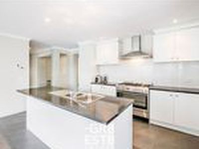 7 HAYTON PARK BOULEVARD, Cranbourne West