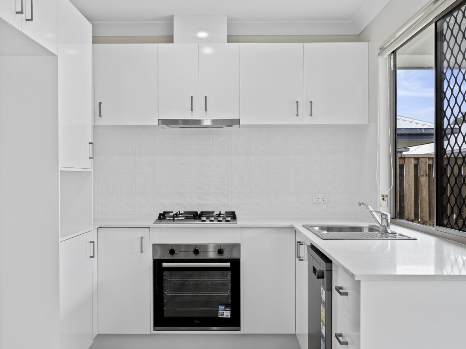 3+2 Dual Key $1,069,000 High Rental! 