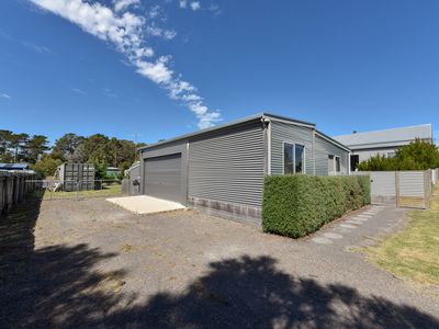 1 Holloway Street, Donovans