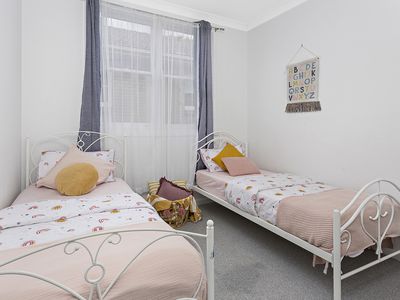 218 Farmborough Road, Farmborough Heights