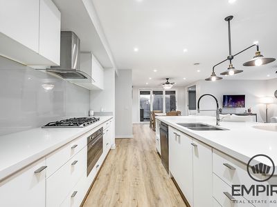 37 Casa Cct, Clyde North