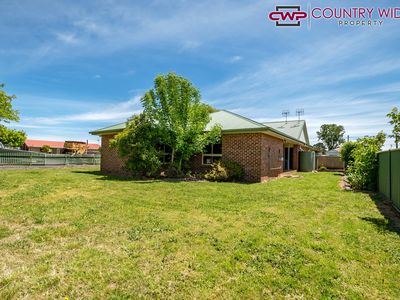 2 / 10 Nielsen Street, Guyra