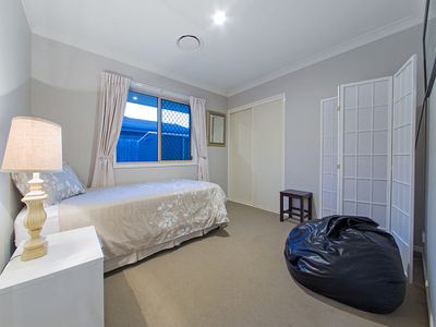 5 Sylvateere Cr, Wakerley