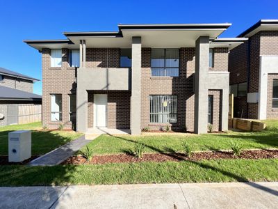 8 Potts Street, Oran Park