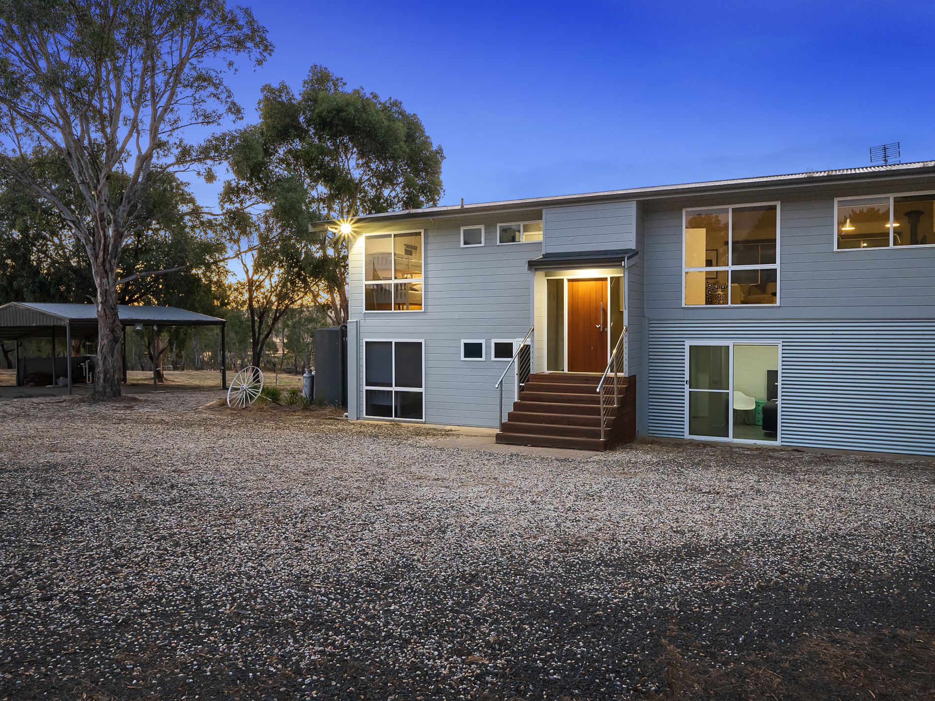 454 Howes Creek Road, Mansfield
