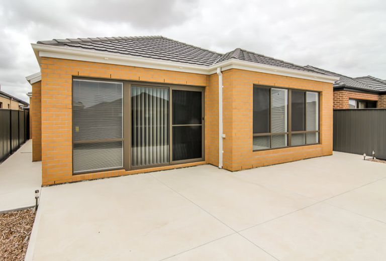 11 Snowsill Circuit, Point Cook
