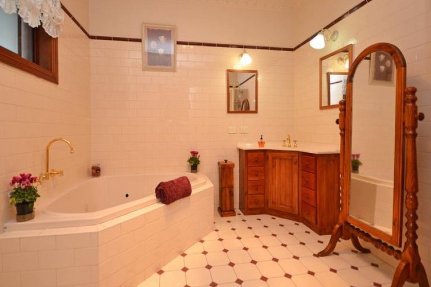 135 Barnes Boulevard, Horsham