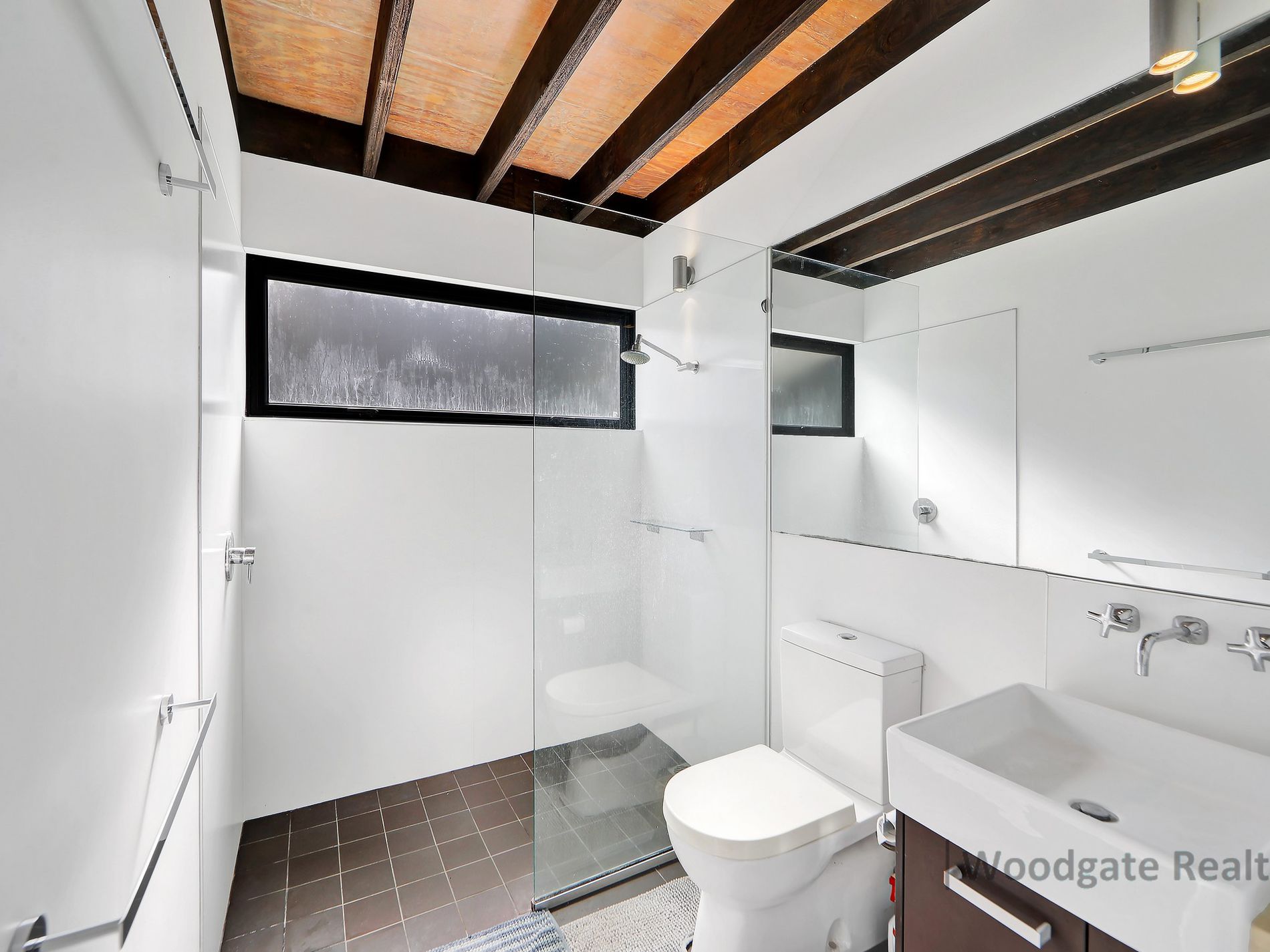 6 WHALE COURT, Woodgate